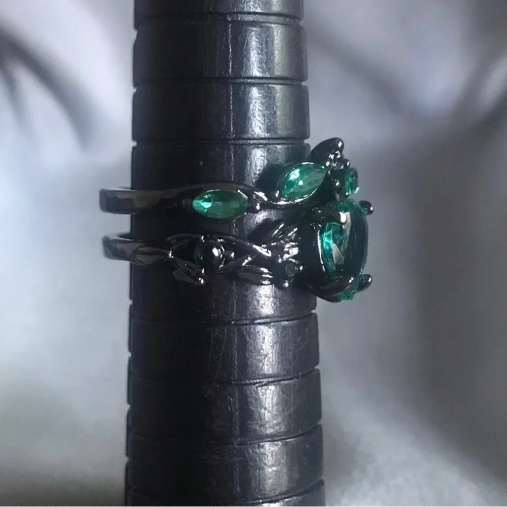 N/A elegant emerald
